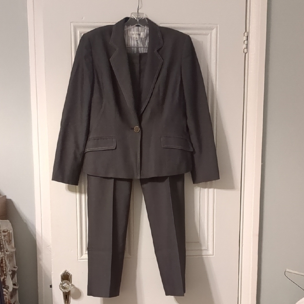 Women's Gray Suit Blazer and Pants Set